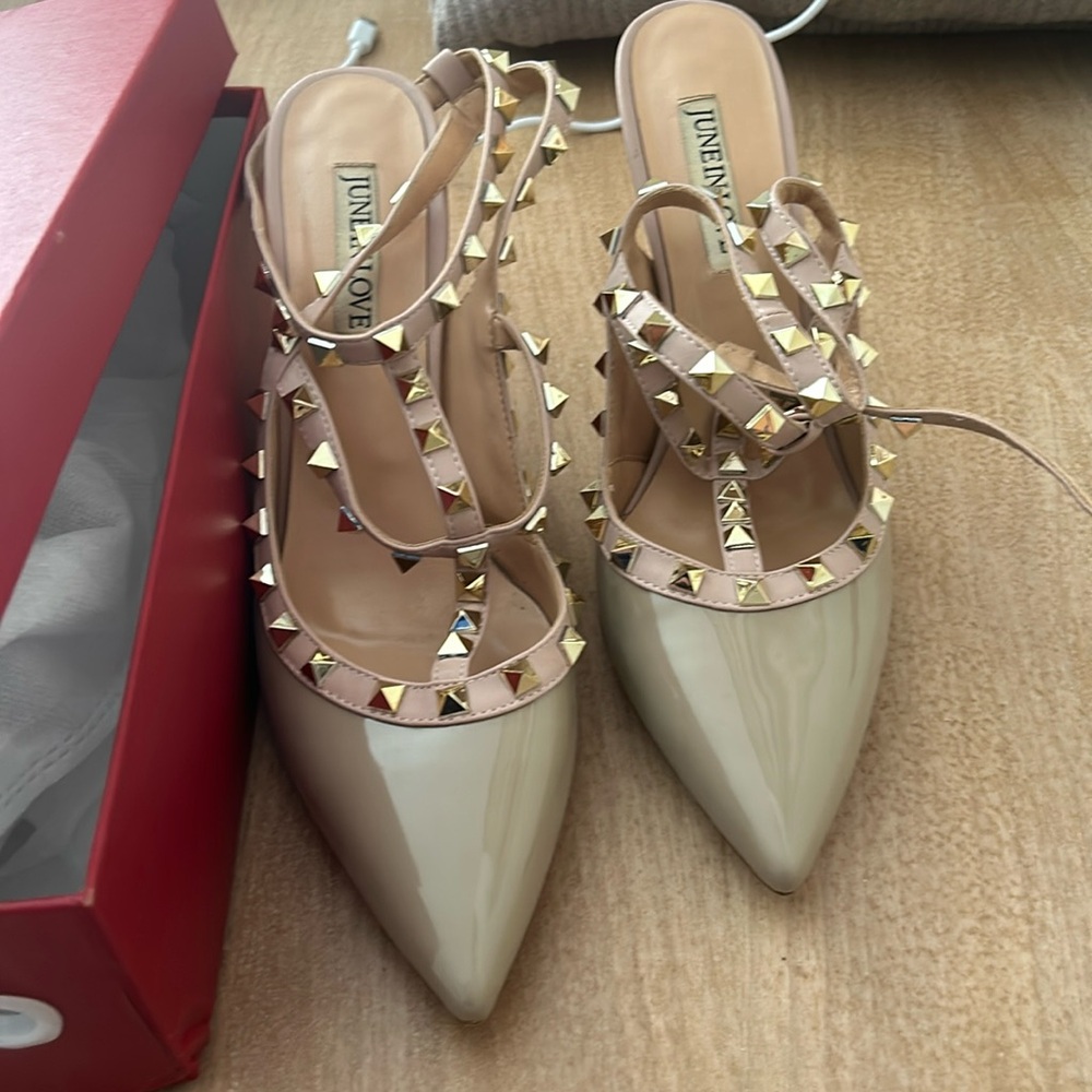 Studded nude heel, look alike for a luxury brand.
